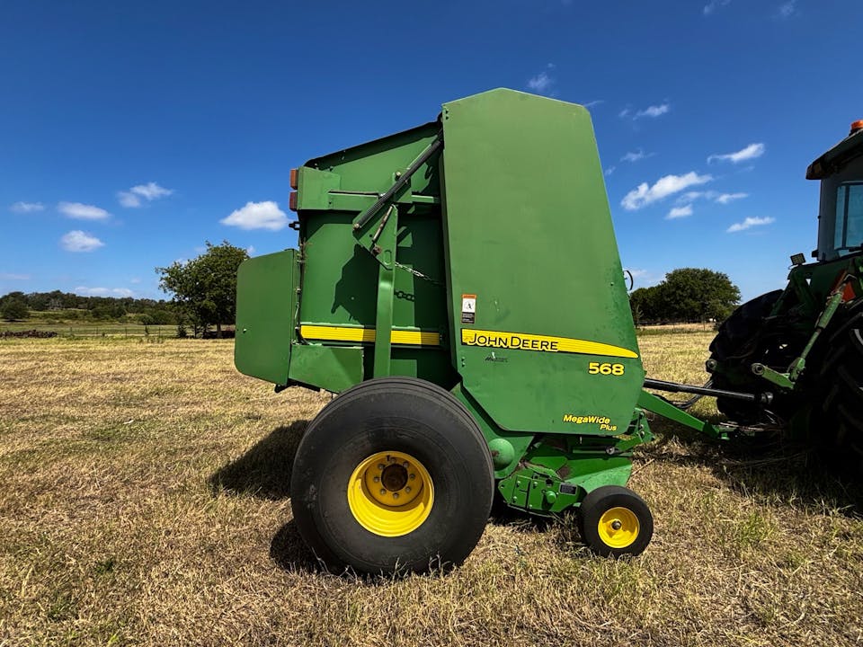 John Deere 568