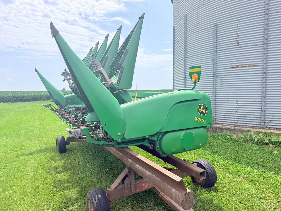 John Deere 606C