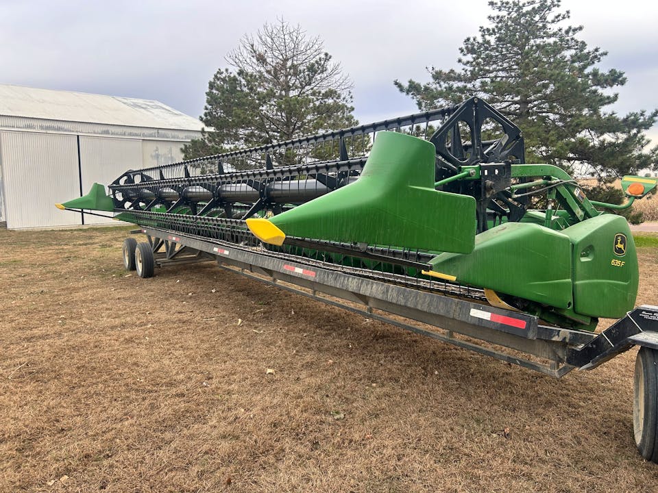 John Deere 635F