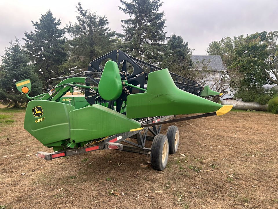 John Deere 635F