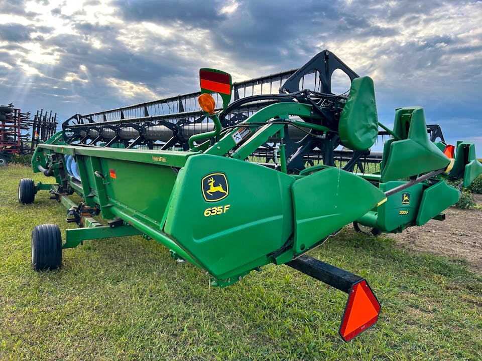 John Deere 635F