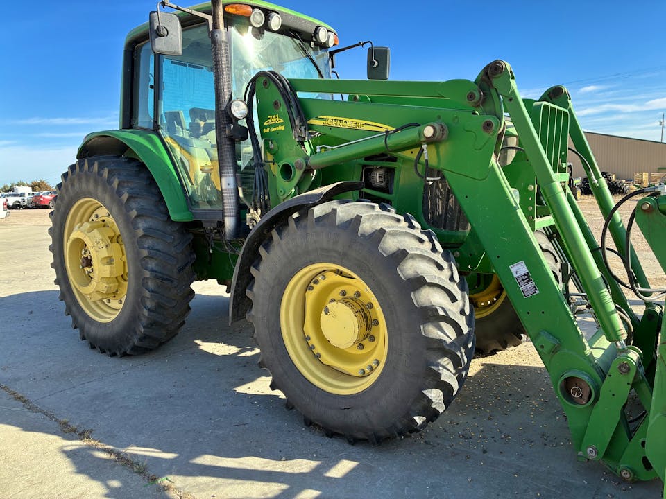 John Deere 7330