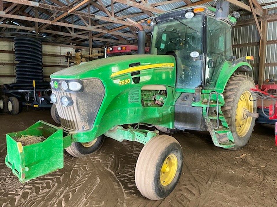 John Deere 7830