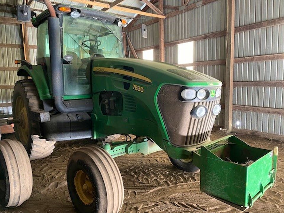John Deere 7830