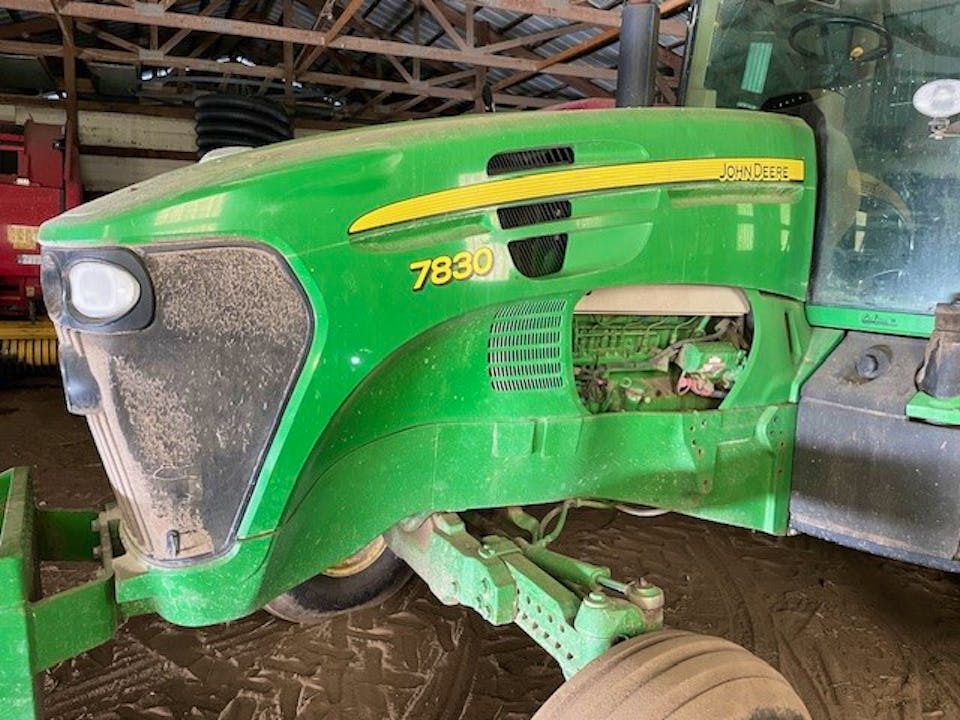 John Deere 7830