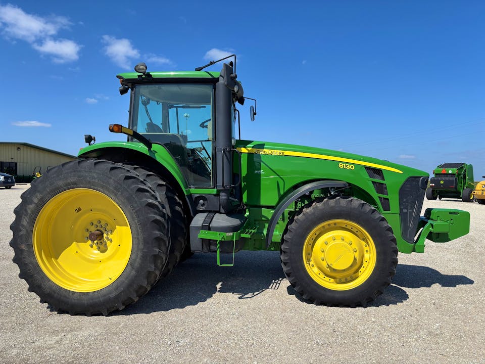 John Deere 8130