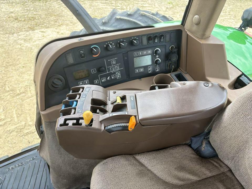 John Deere 8330