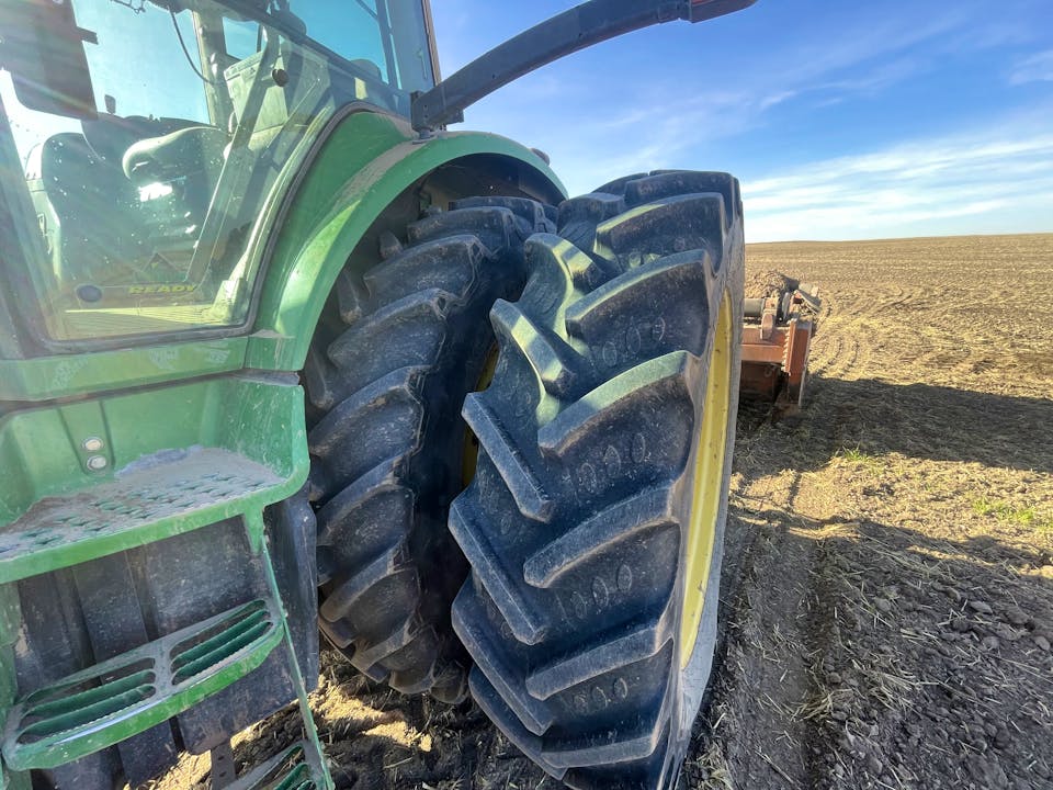 John Deere 8330