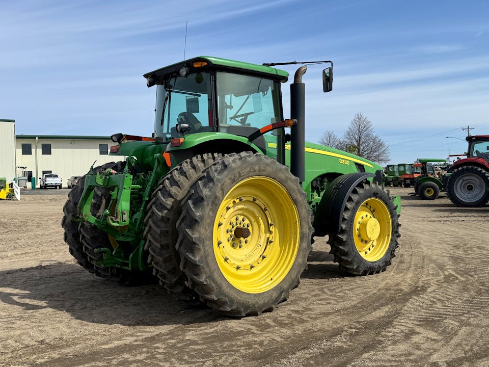 John Deere 8330