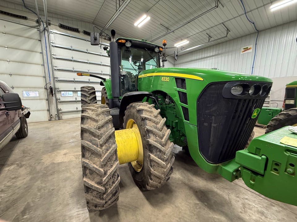 John Deere 8330