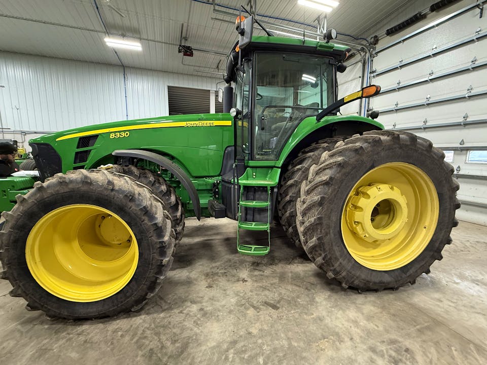 John Deere 8330