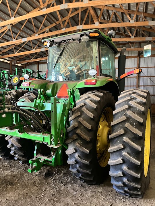 John Deere 8330