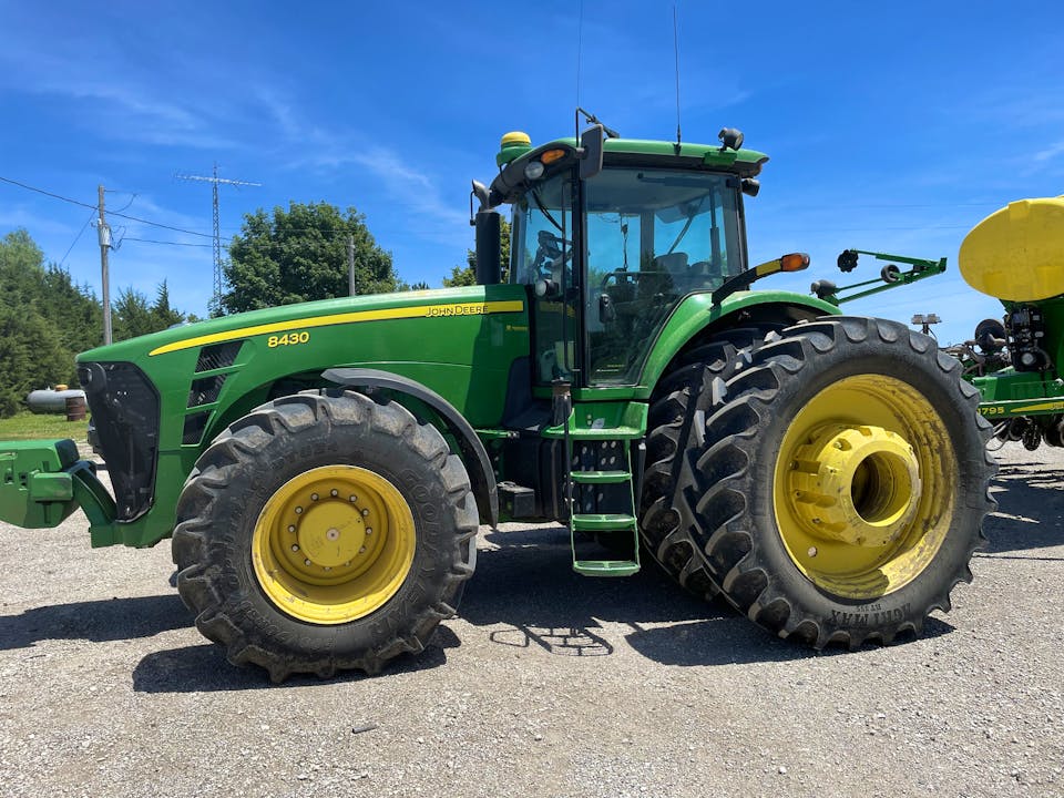 John Deere 8430