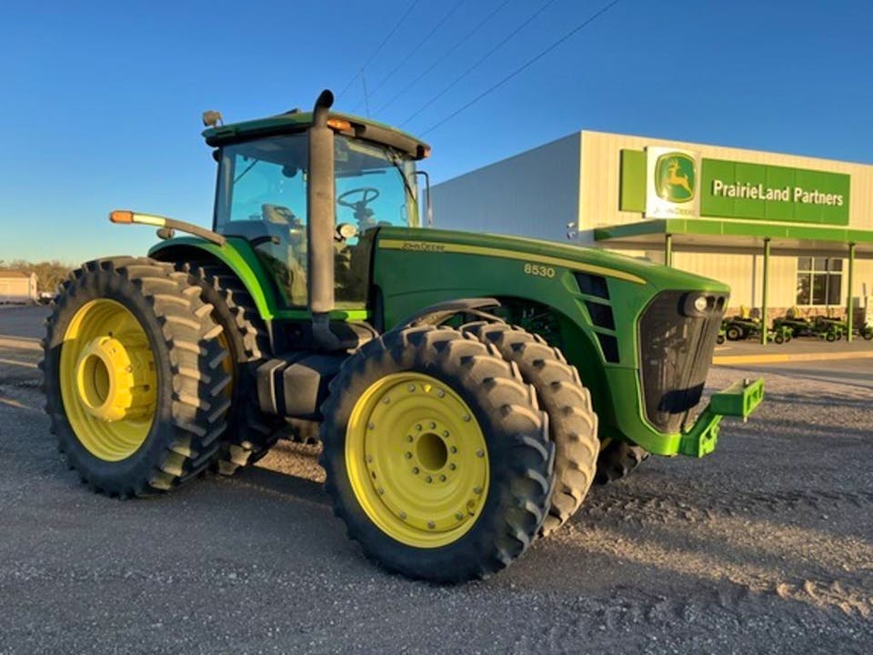 John Deere 8530