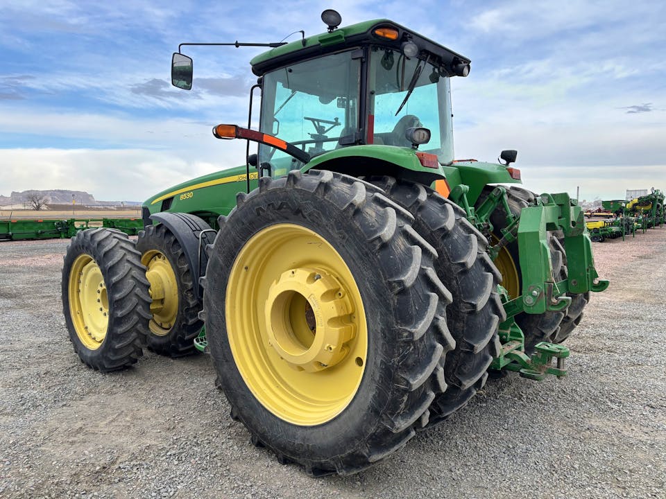 John Deere 8530