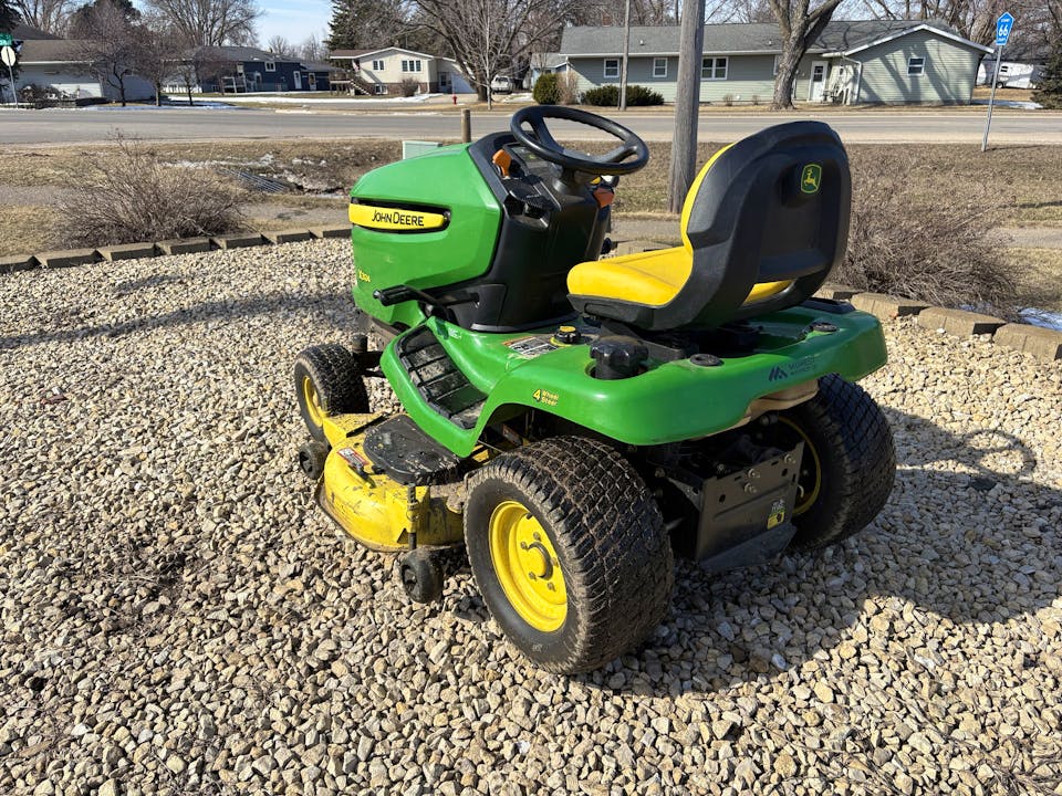 John Deere X324