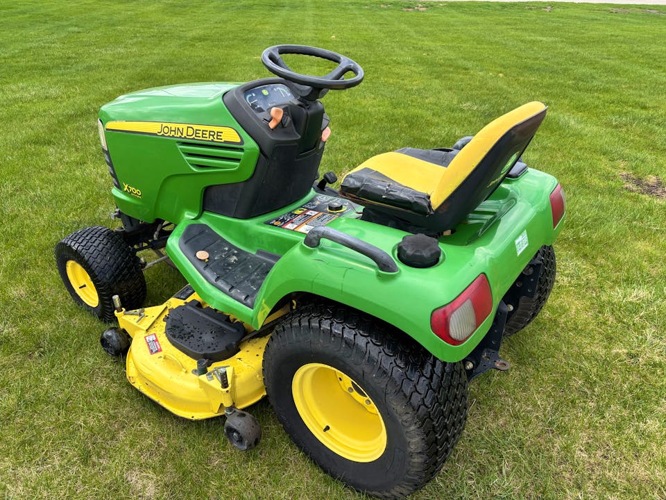 John Deere X700