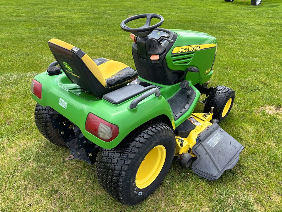 John Deere X700