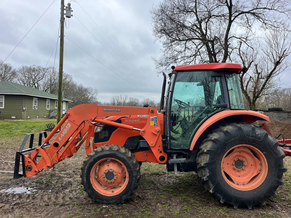Kubota M8540