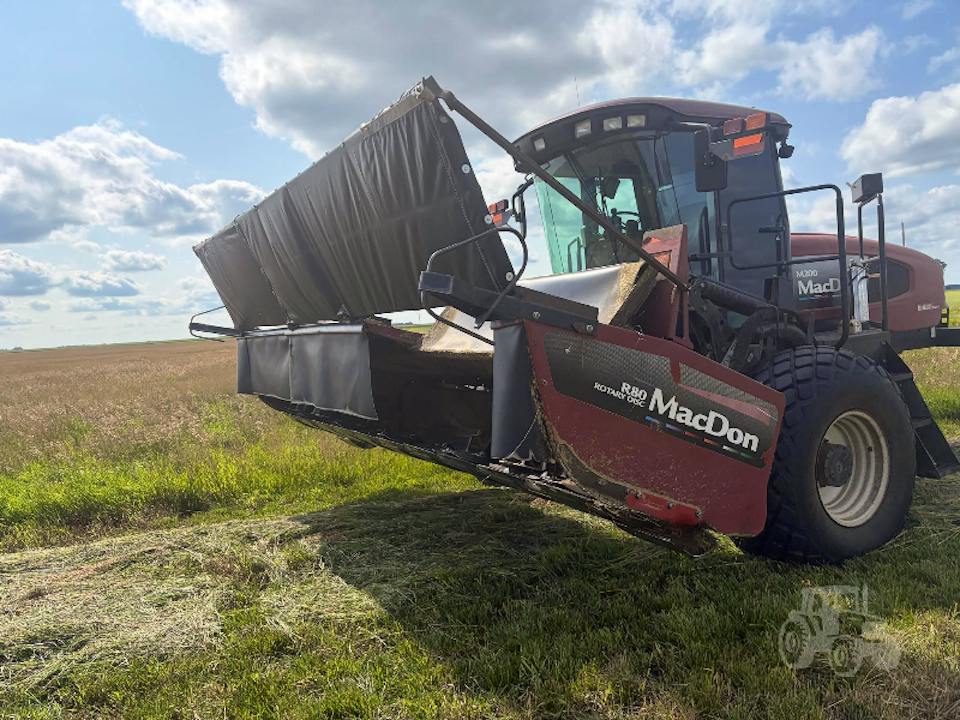 MACDON M200
