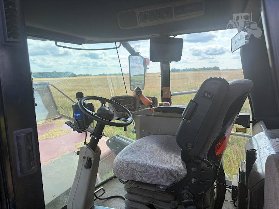 MACDON M200