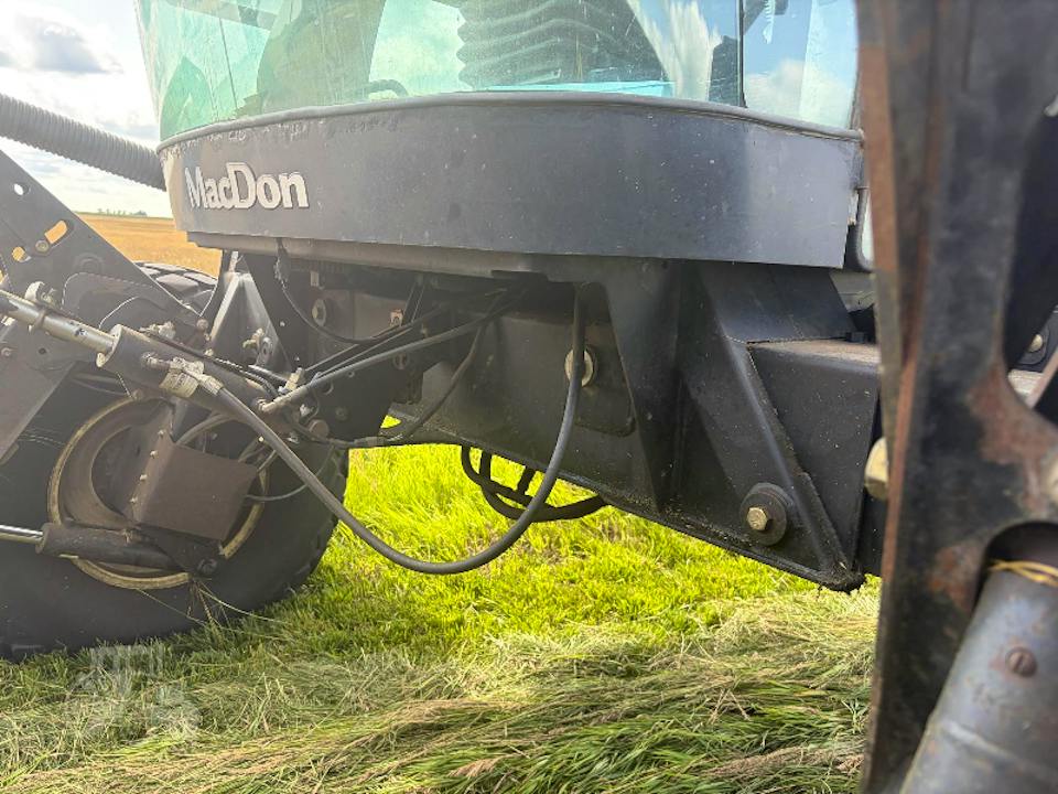 MACDON M200