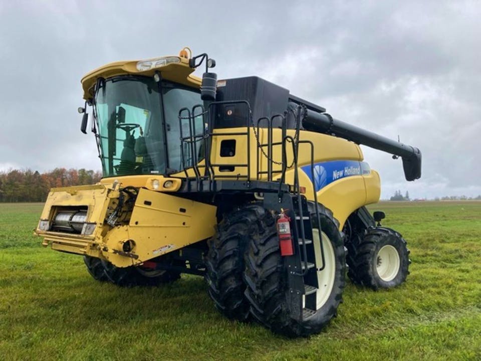 New Holland CR9070