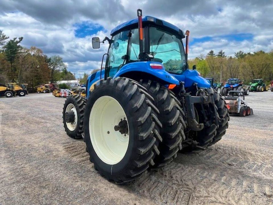 New Holland T8010
