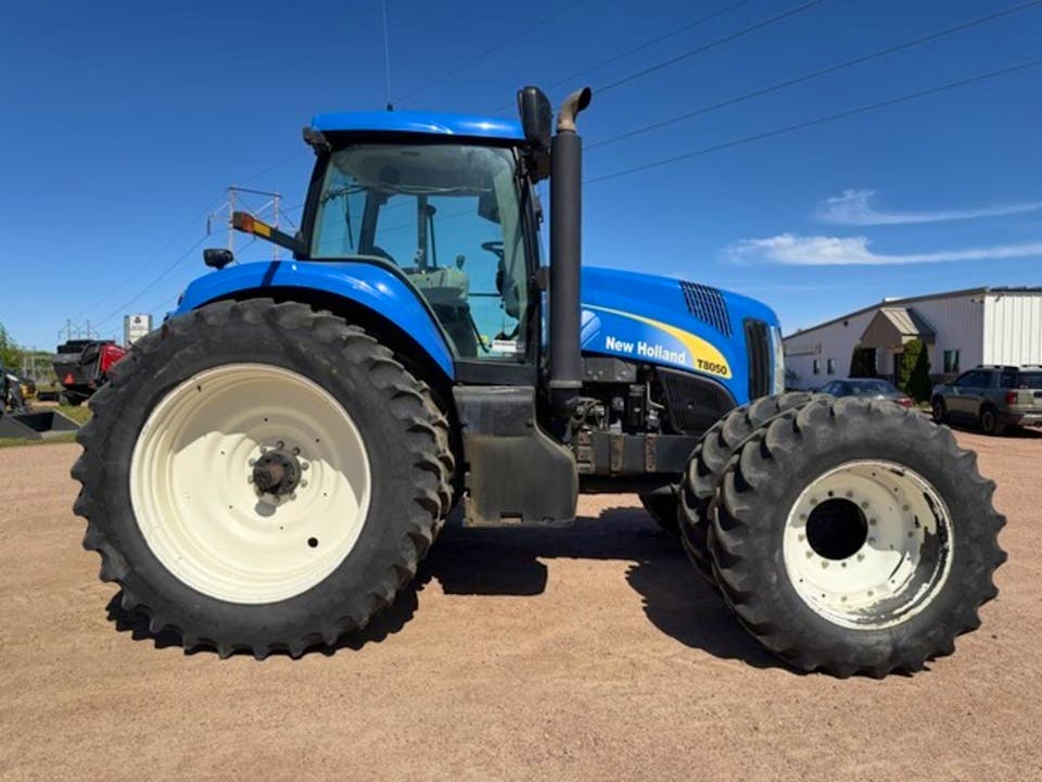 New Holland T8050