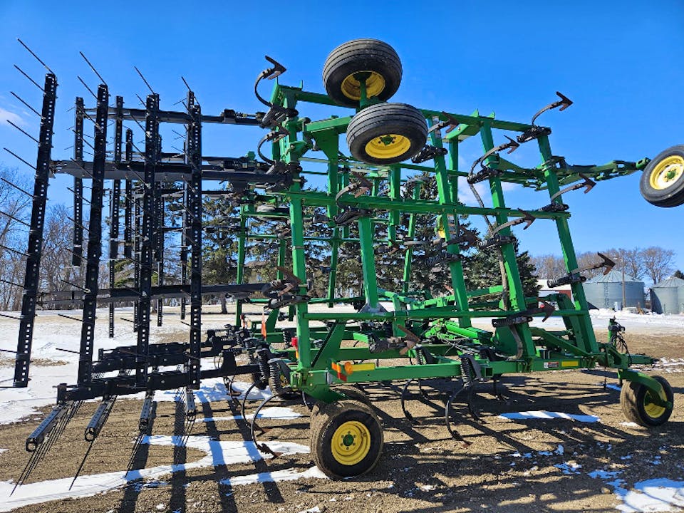 John Deere 2210