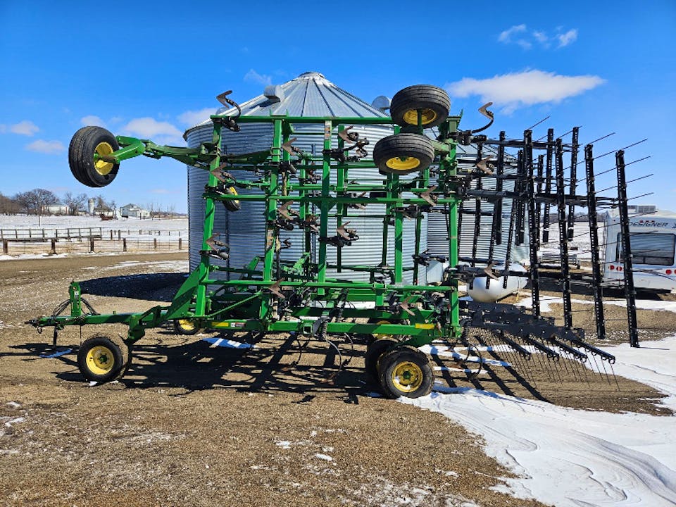 John Deere 2210