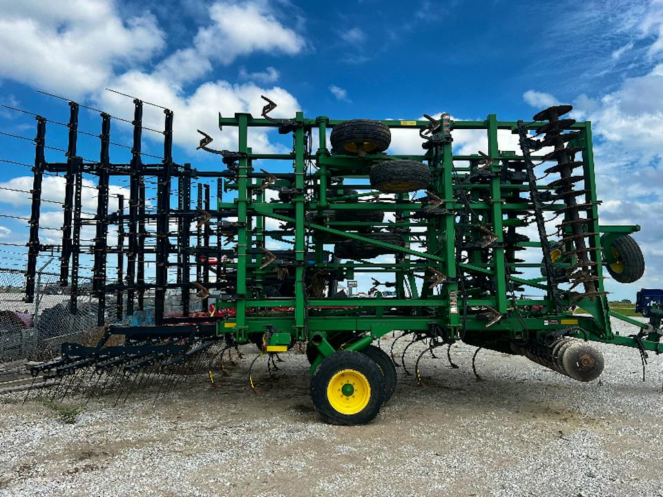John Deere 2310
