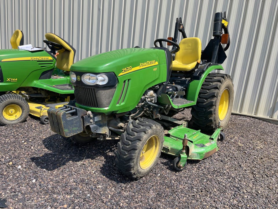 John Deere 2520