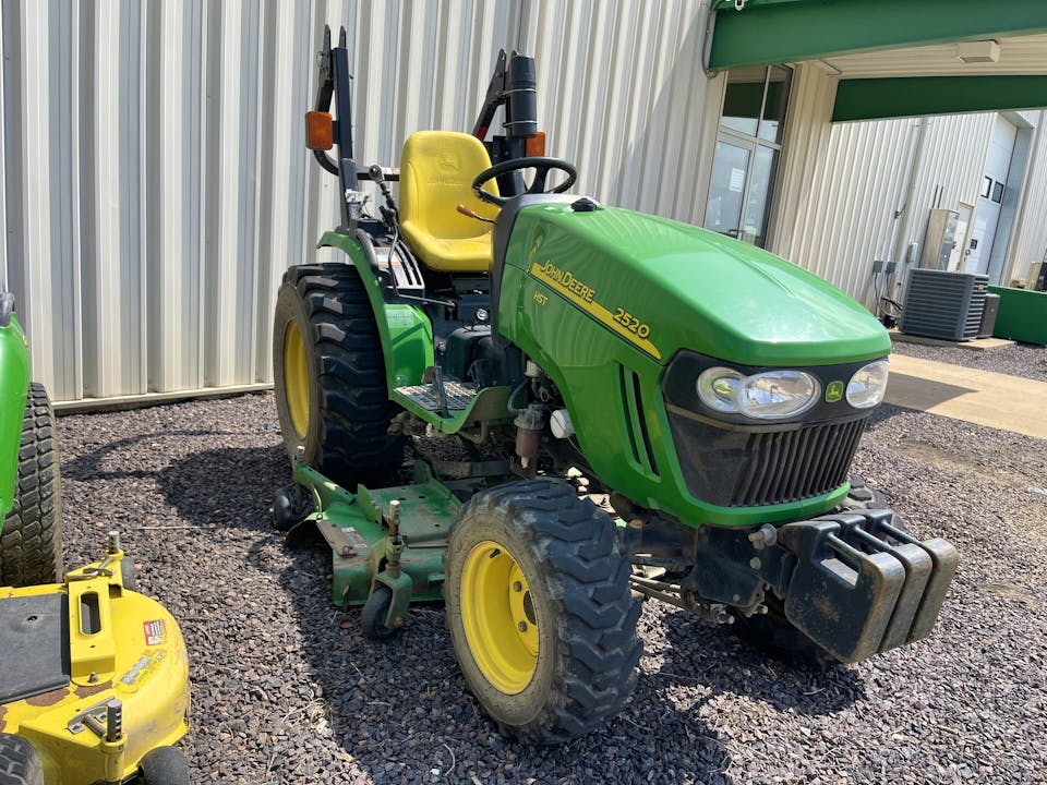 John Deere 2520