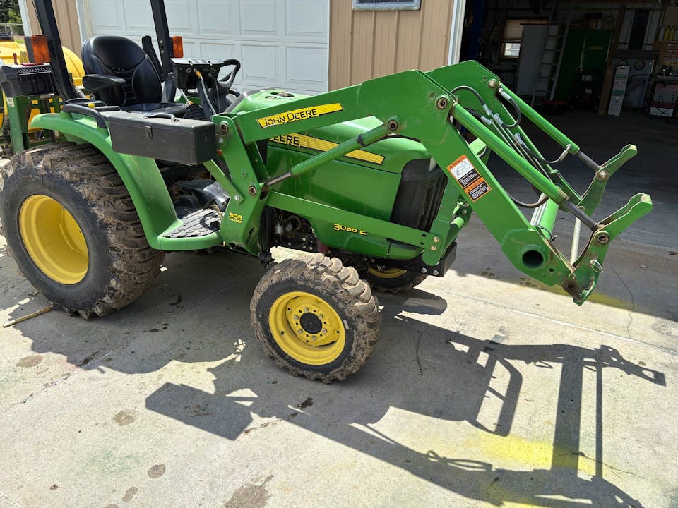 John Deere 3038E