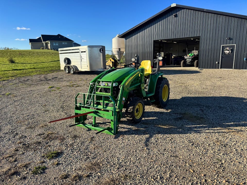 John Deere 3320