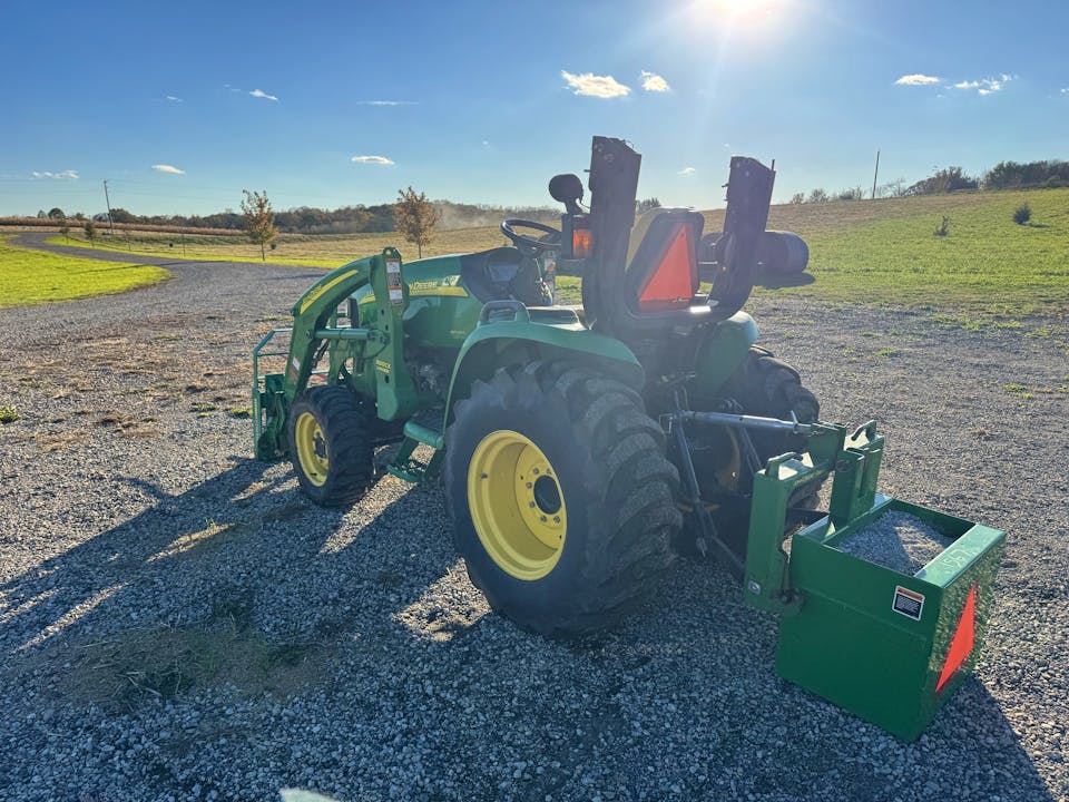 John Deere 3320