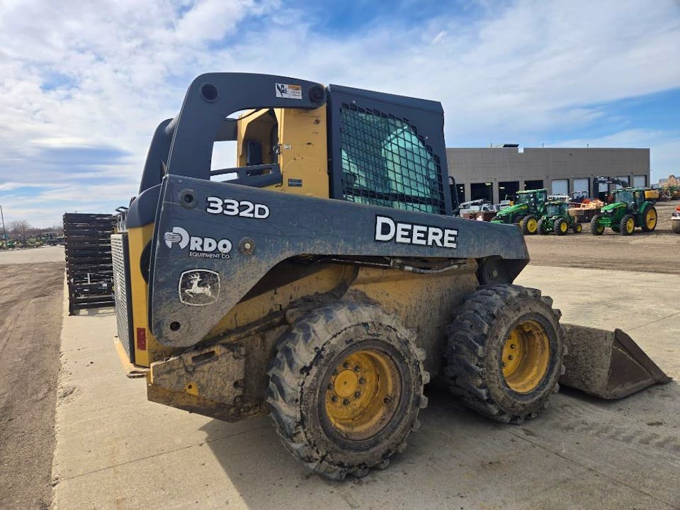 John Deere 332D