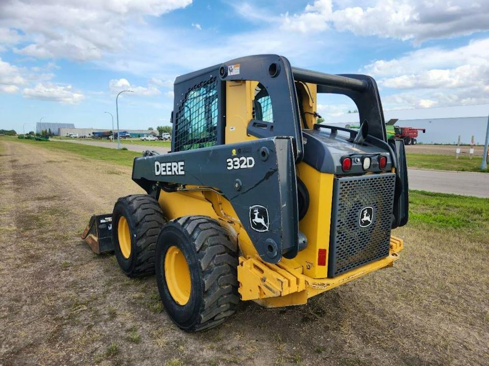 John Deere 332D