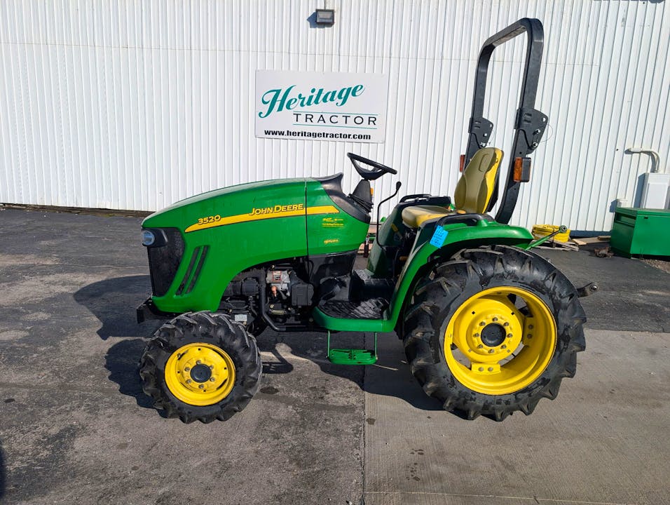 John Deere 3520