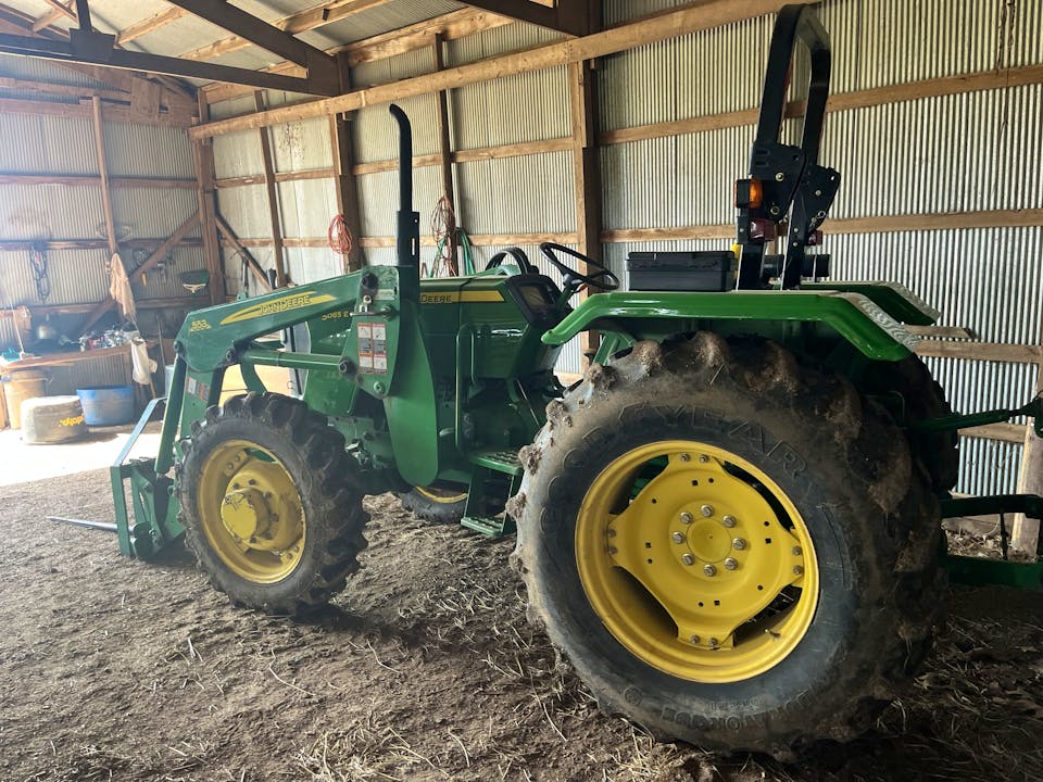 John Deere 5065E