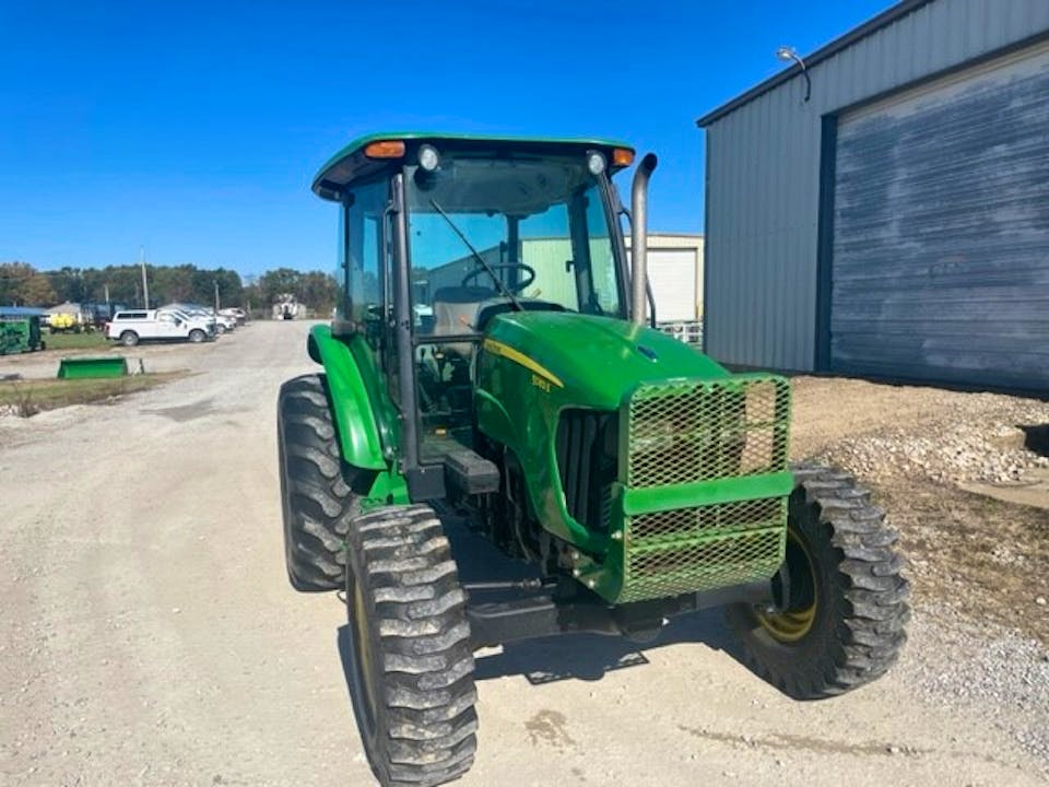 John Deere 5083E