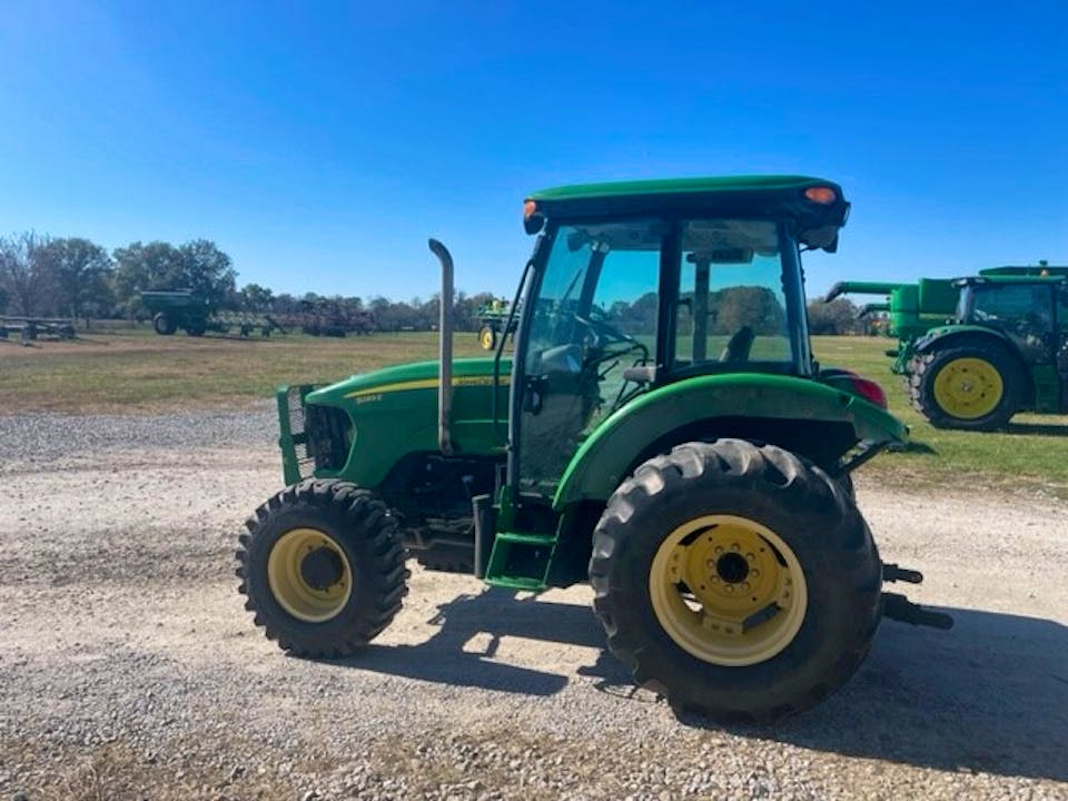 John Deere 5083E