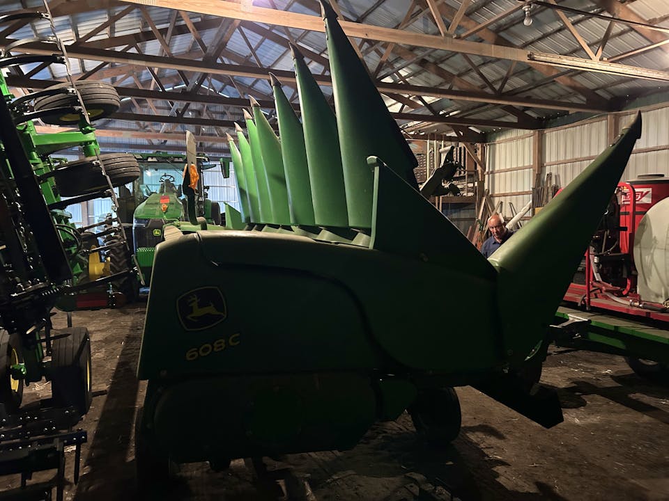 John Deere 608C