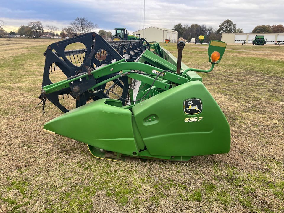 John Deere 635F
