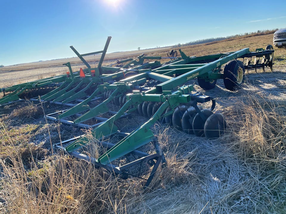 John Deere 637