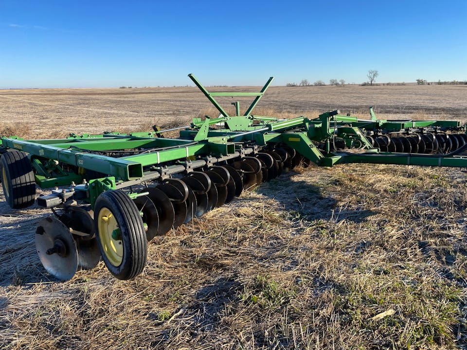 John Deere 637