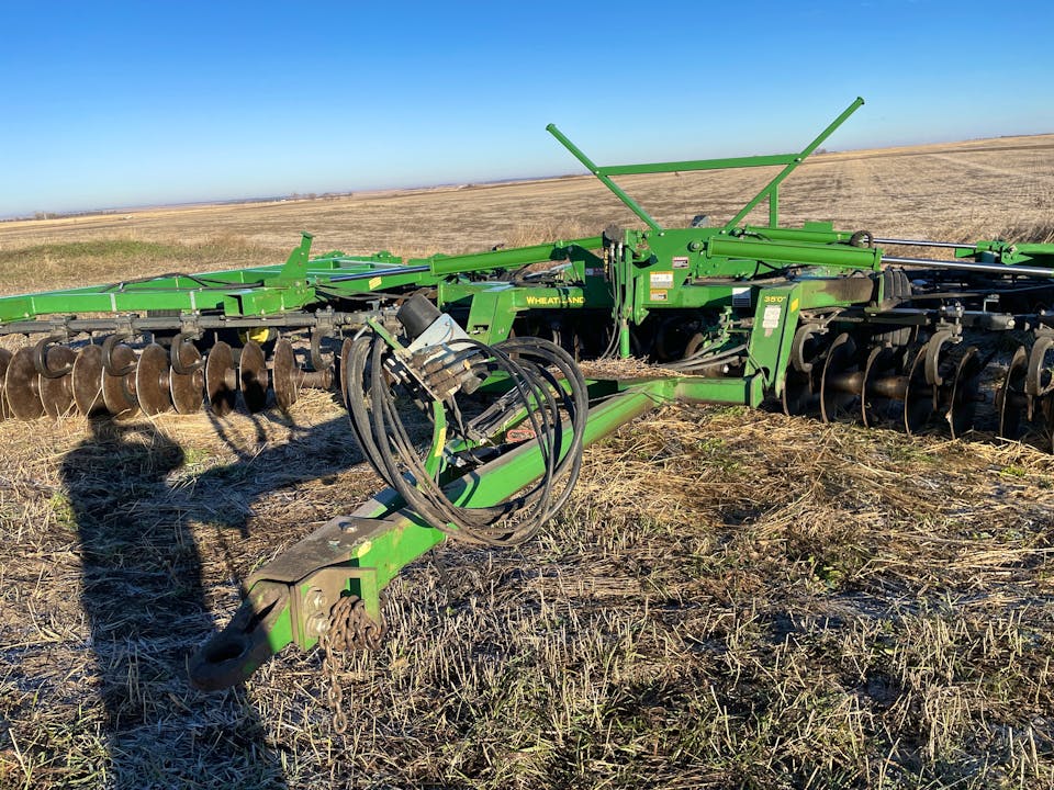 John Deere 637