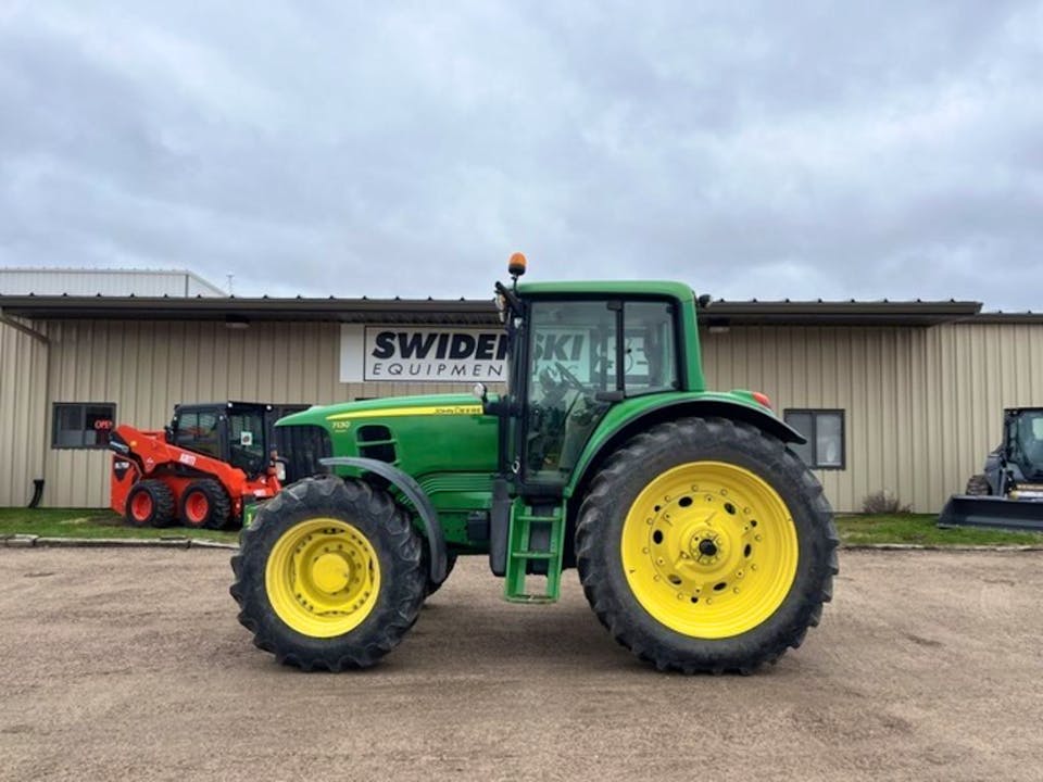 John Deere 7130