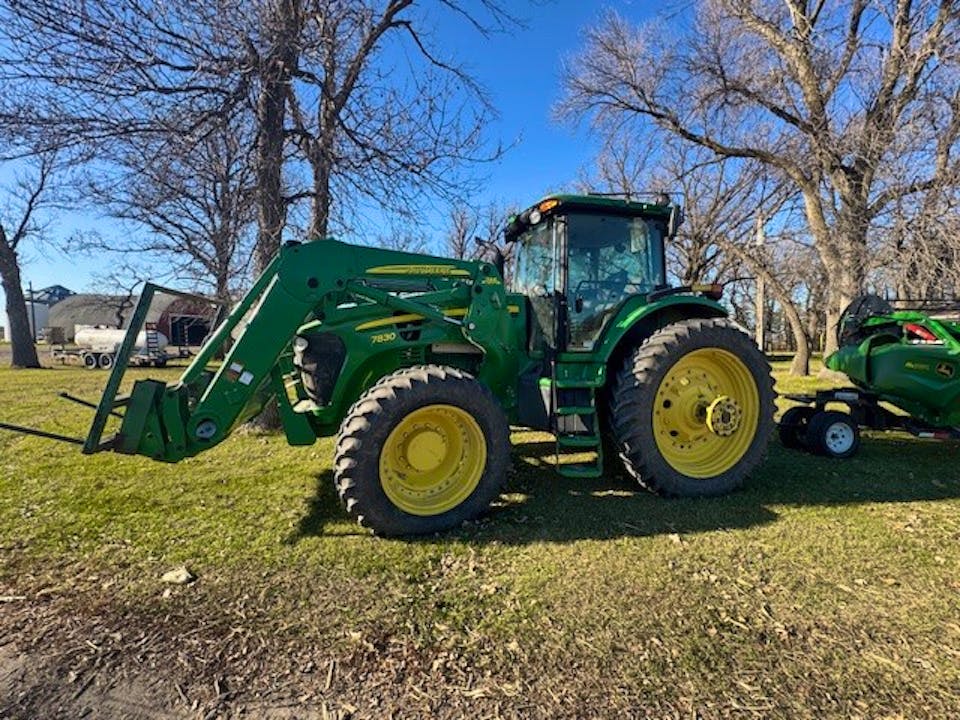 John Deere 7830